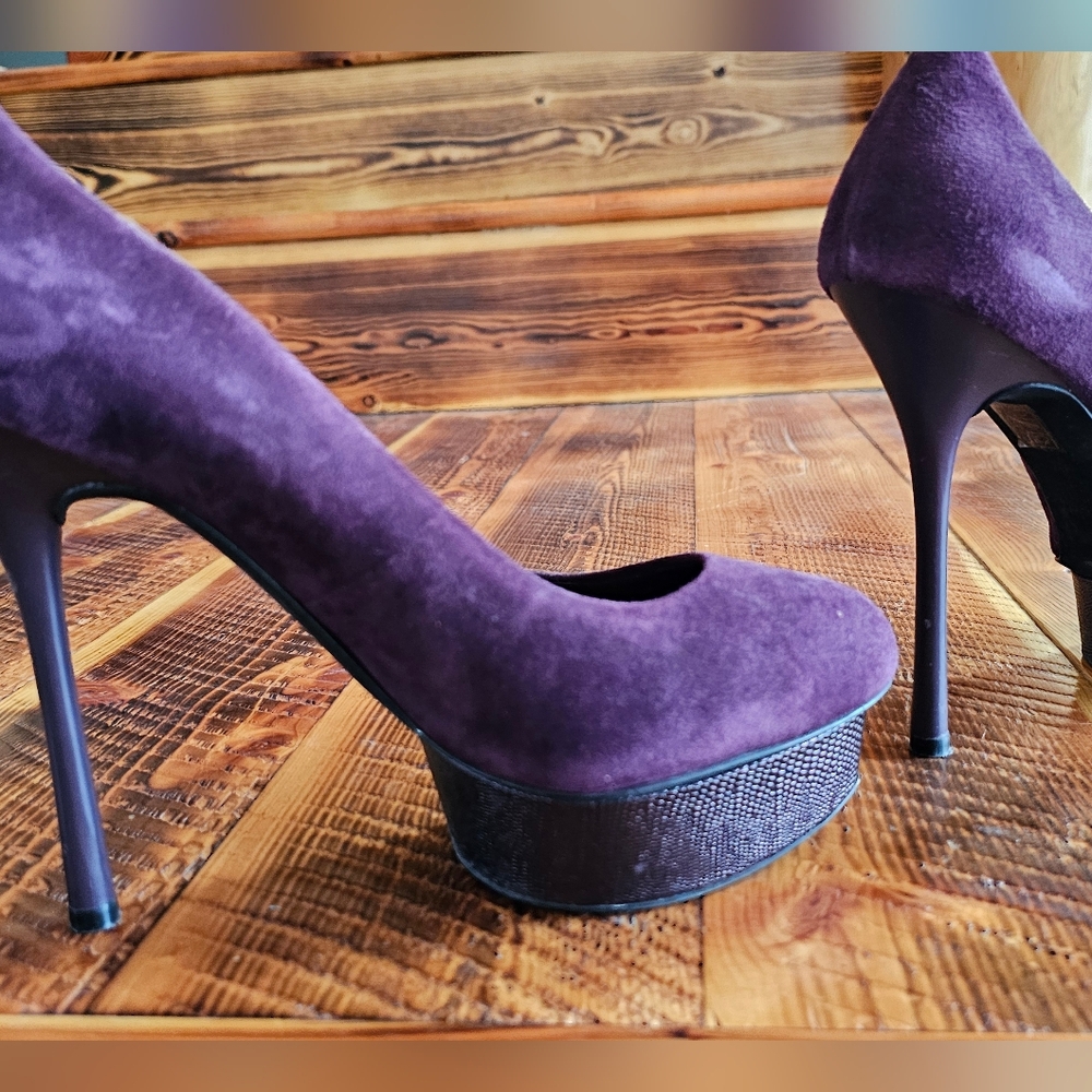Very high heels eggplant purple suede with mettalic iridescent accent Sz 8